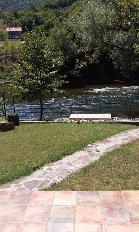 Holiday Homer Kuca Na Obali Vrbasa Banja Luka Kültér fotó